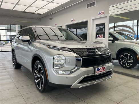 Used 2024 Mitsubishi Outlander SE AWD/4WD image 1