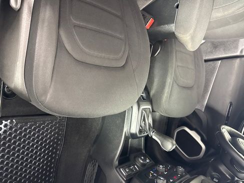 Used 2019 Jeep Renegade Latitude w/ Cold Weather Group image 26