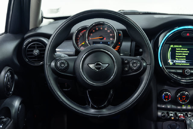 Used 2016 MINI Cooper 4-Door Hardtop FWD image 13