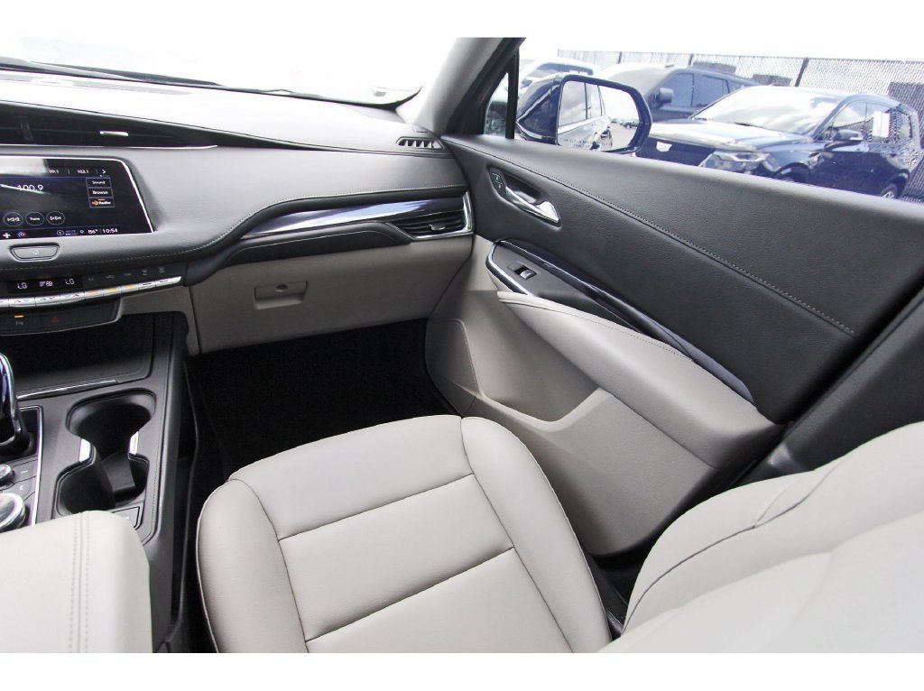 Certified 2023 Cadillac XT4 Luxury FWD image 10