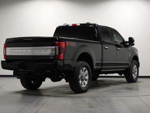 Used 2022 Ford F250 Platinum w/ FX4 Off-Road Package image 4