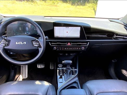Used 2023 Kia Niro SX Touring FWD image 13