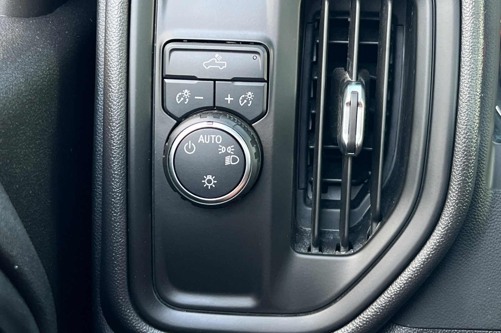 Used 2025 Chevrolet Silverado 1500 W/T RWD image 34