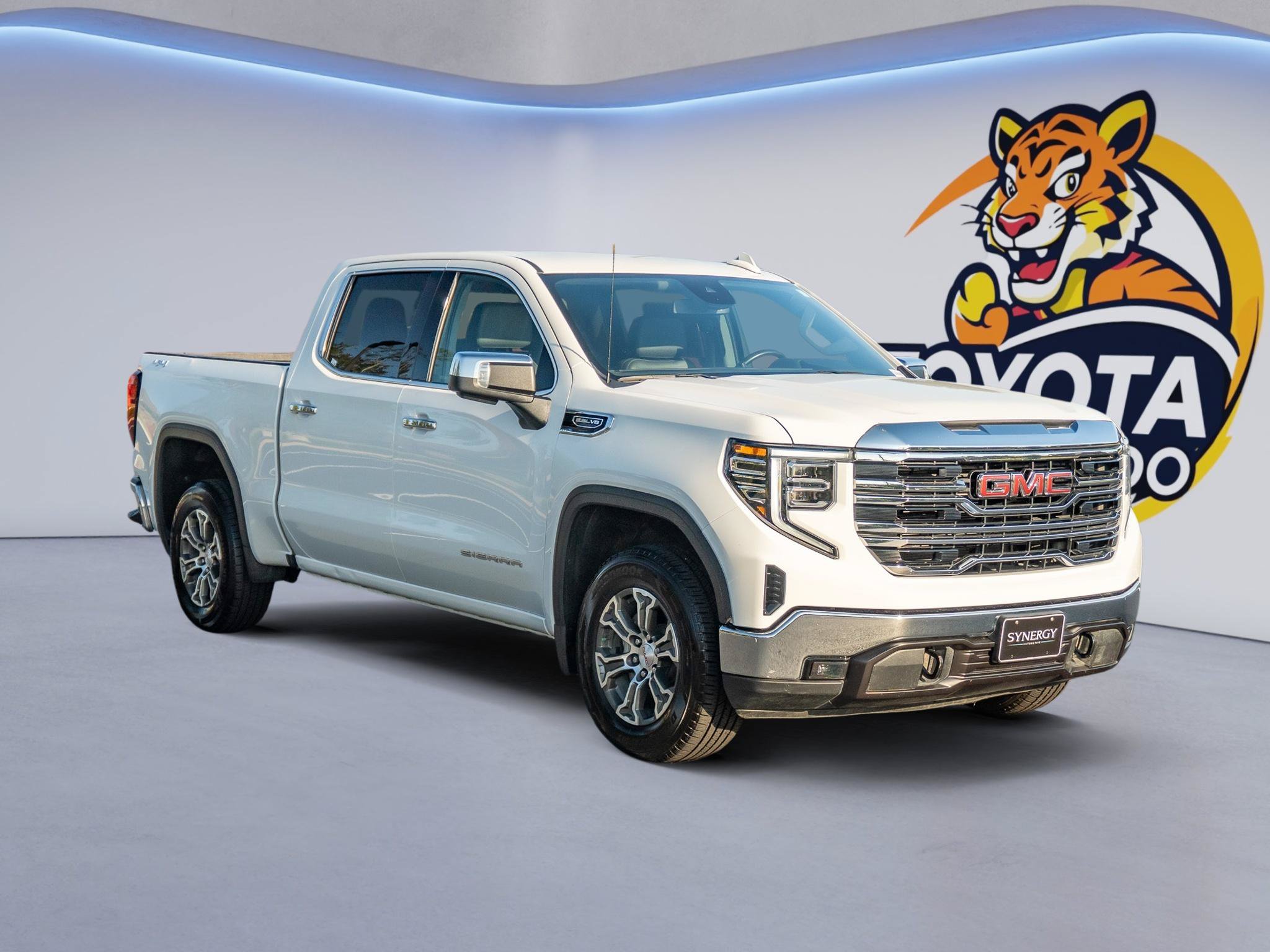 Used 2025 GMC Sierra 1500 SLT AWD/4WD image 3