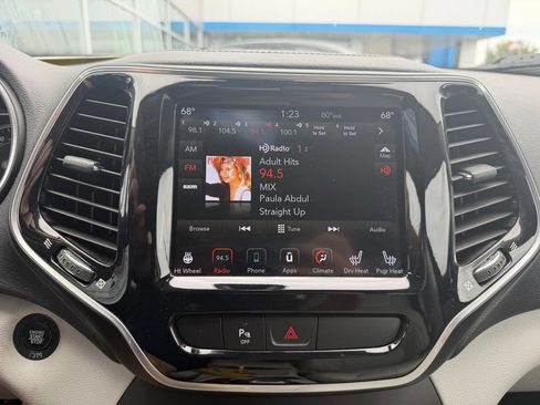 Used 2019 Jeep Cherokee Limited AWD/4WD image 8