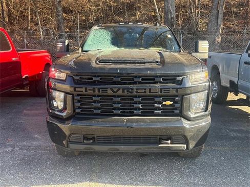 Used 2023 Chevrolet Silverado 2500 Custom w/ Custom Value Package image 3