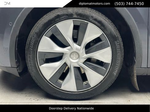 Used 2022 Tesla Model Y Long Range image 31