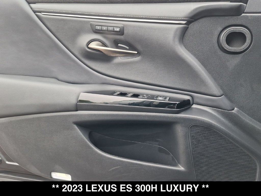 Used 2023 Lexus ES 300h w/ Accessory Package (Z2) FWD image 26