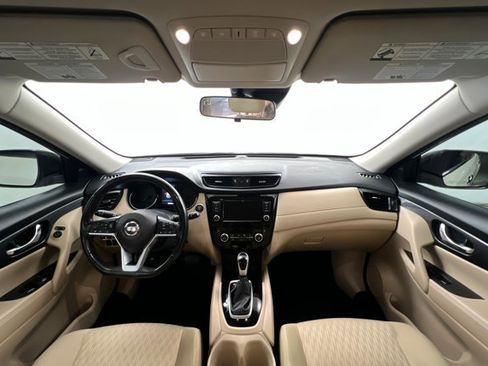 Used 2020 Nissan Rogue SV image 9