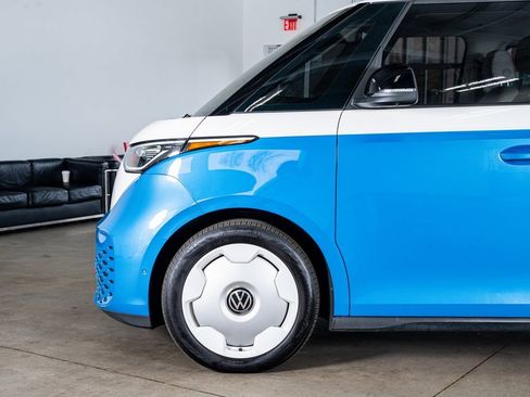 Used 2025 Volkswagen ID. Buzz 1st Edition image 9