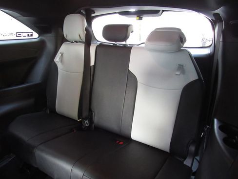 Used 2025 Toyota Sienna XSE AWD/4WD image 18