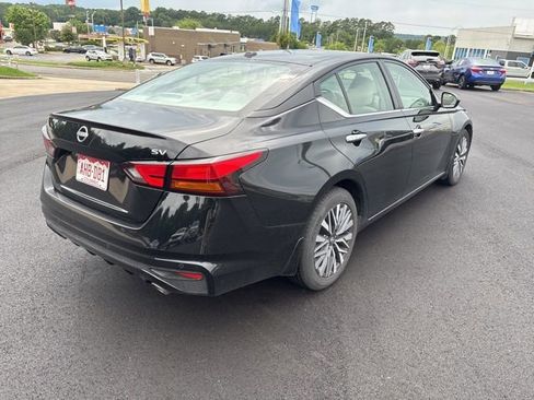 Used 2024 Nissan Altima 2.5 SV w/ SV Premium Package FWD image 7
