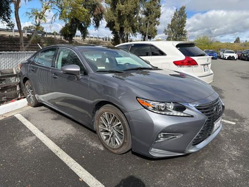 Used 2017 Lexus ES 350 w/ Navigation System Package image 2