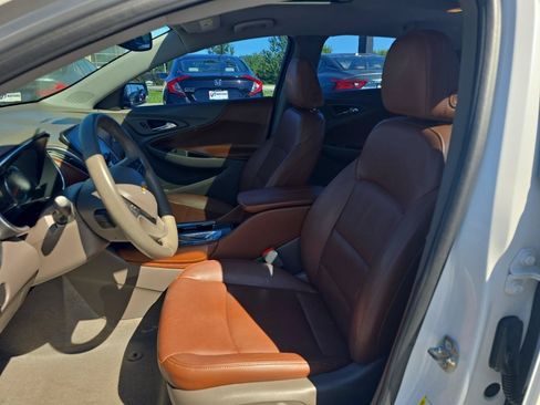 Used 2017 Chevrolet Malibu LT w/ Leather Package FWD image 11