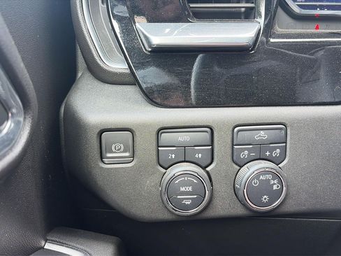 Used 2023 Chevrolet Silverado 1500 LT AWD/4WD image 16