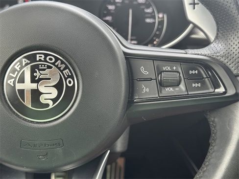 Used 2022 Alfa Romeo Stelvio Veloce image 27