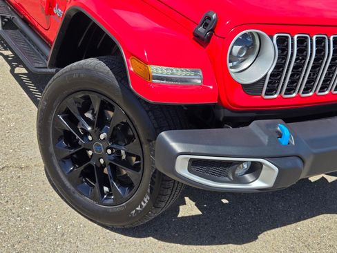 Used 2024 Jeep Wrangler Unlimited Sahara w/ Safety Group AWD/4WD image 9