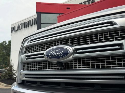 Used 2017 Ford F150 Platinum w/ Equipment Group 701A Luxury AWD/4WD image 4