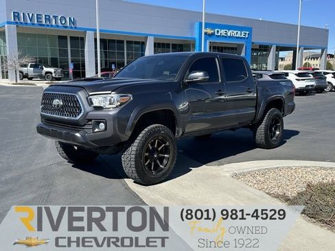 Used 2019 Toyota Tacoma TRD Sport image 1