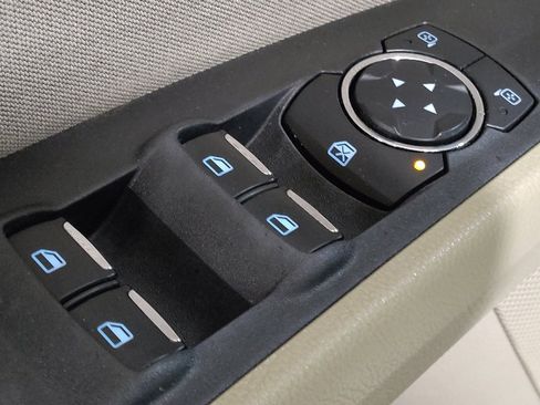 Used 2018 Ford Fusion SE image 27