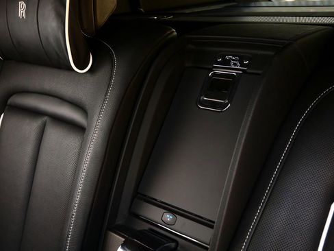 Used 2019 Rolls-Royce Cullinan image 16