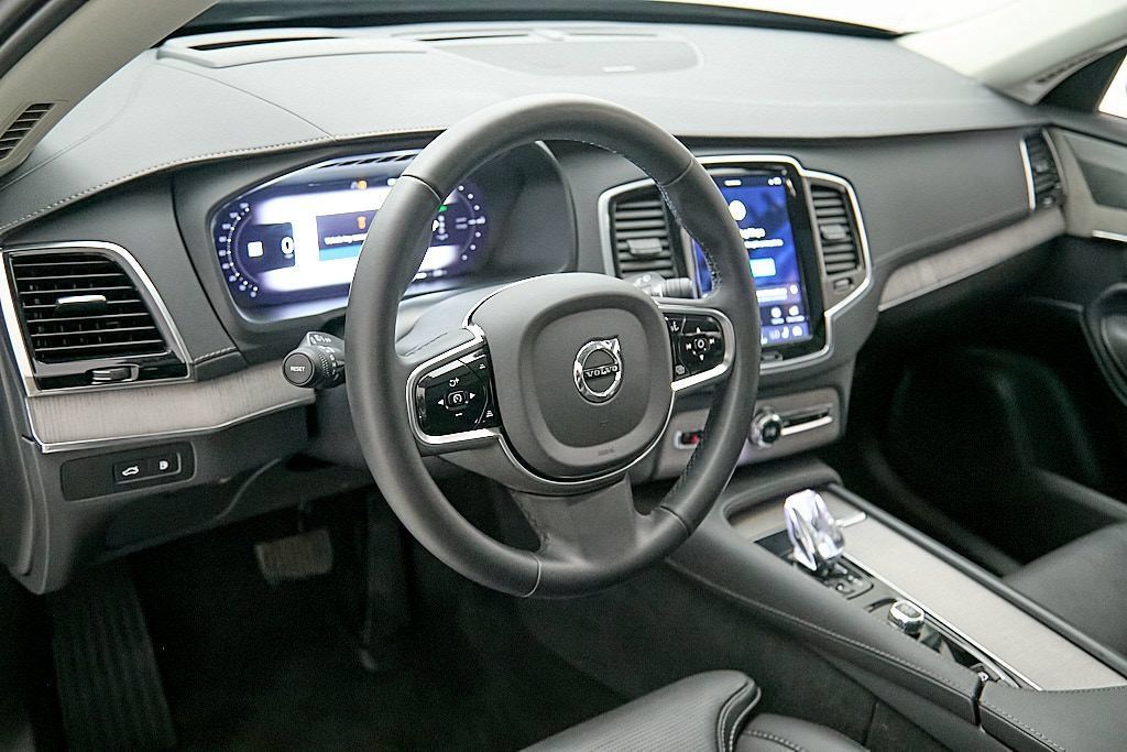 Certified 2024 Volvo XC90 T8 Ultimate w/ Protection Package Premier AWD/4WD image 14