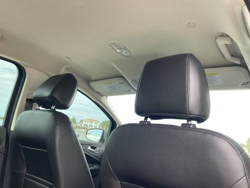 Used 2015 Ford C-MAX Energi SEL w/ Equipment Group 302A FWD image 9