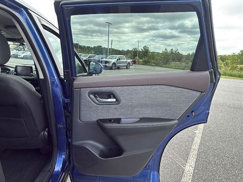 Used 2022 Nissan Rogue SV FWD image 19