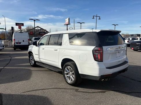 Used 2023 Chevrolet Suburban Premier image 4