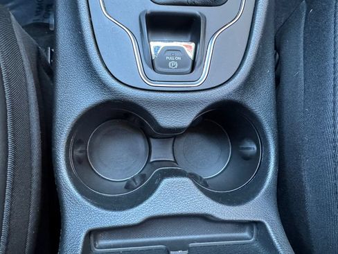 Used 2019 Jeep Cherokee Latitude Plus w/ Cold Weather Group AWD/4WD image 34