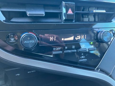 Used 2023 Toyota Camry SE image 21