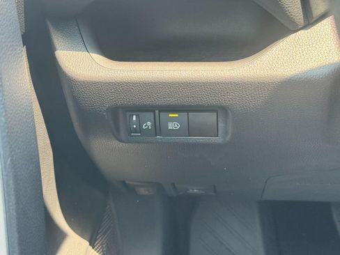 Used 2025 Toyota RAV4 XLE AWD/4WD image 25