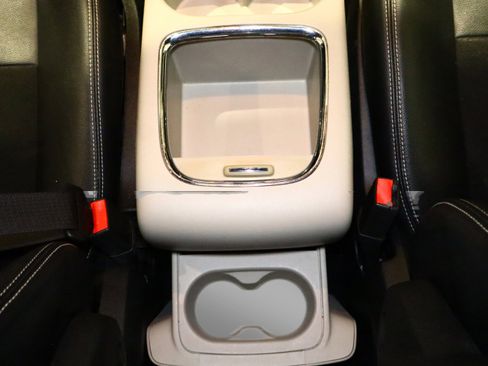 Used 2019 Dodge Grand Caravan SXT image 29