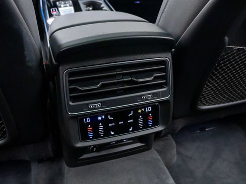 Used 2022 Audi Q8 Prestige w/ Prestige Package AWD/4WD image 19