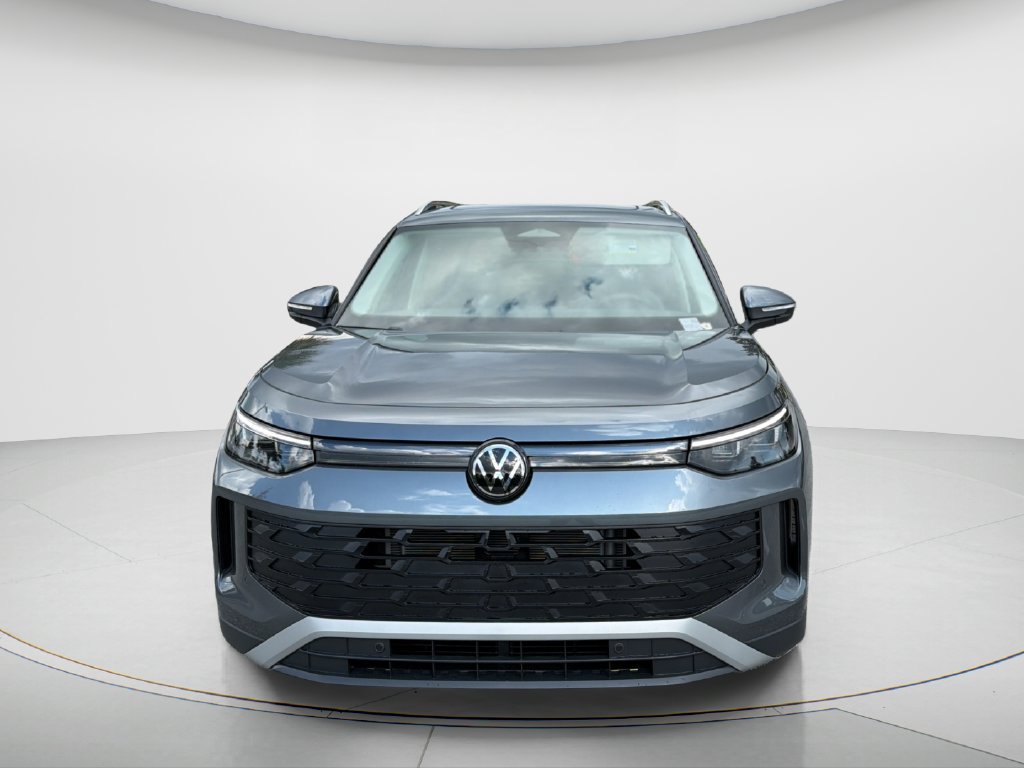 New 2026 Volkswagen Tiguan SE FWD image 2