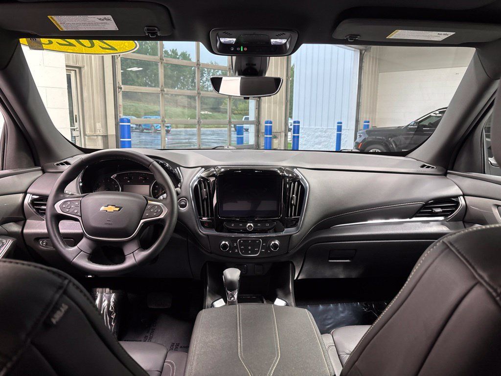 Used 2023 Chevrolet Traverse LT w/ LT Premium Package AWD/4WD image 11
