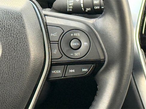 Used 2022 Toyota Venza XLE image 27