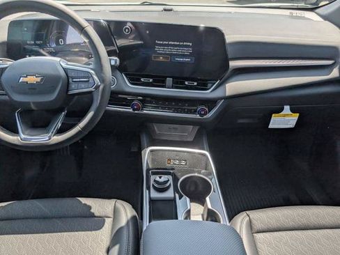 New 2026 Chevrolet Equinox LT w/ Convenience Package II FWD image 9