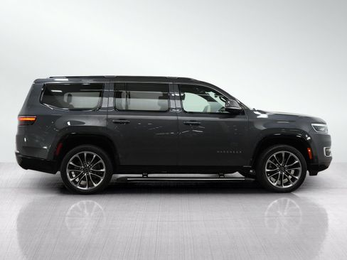 Used 2022 Jeep Wagoneer Series III w/ Premium Group I AWD/4WD image 7