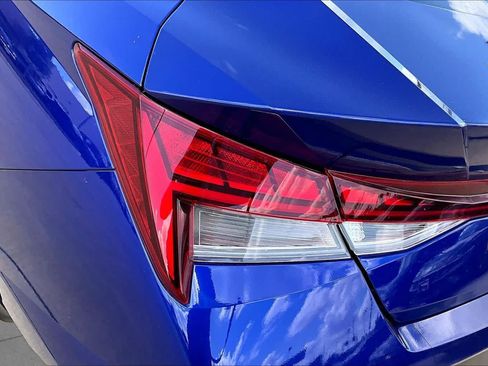 Certified 2025 Hyundai Elantra Limited FWD image 27