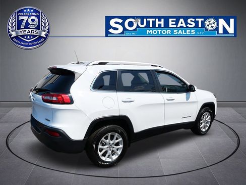 Used 2017 Jeep Cherokee Latitude w/ Cold Weather Group AWD/4WD image 7