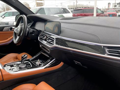 Used 2022 BMW X7 xDrive40i w/ M Sport Package image 14