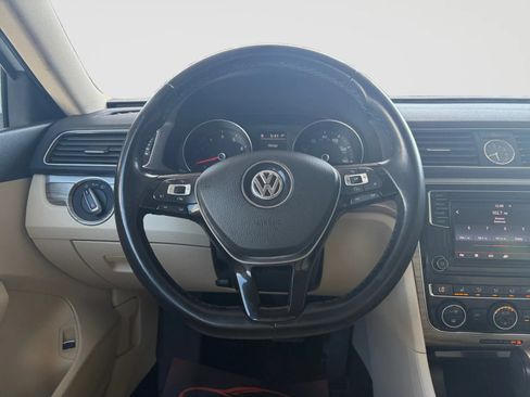 Used 2017 Volkswagen Passat 1.8T SE FWD image 29