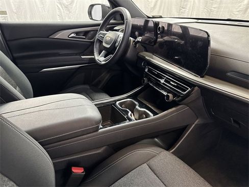 Used 2025 Chevrolet Traverse LT w/ Driver Confidence Package image 30