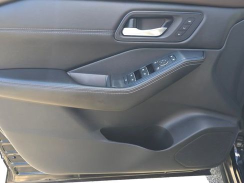 Used 2022 Nissan Rogue SL image 8