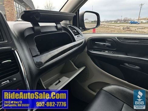 Used 2012 Chrysler Town & Country Touring-L w/ Entertainment Group #2 image 38