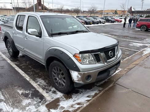 Used 2013 Nissan Frontier SL w/ Moonroof Pkg image 4