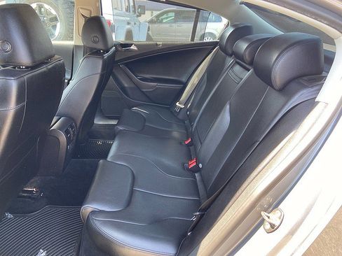 Used 2008 Volkswagen Passat 2.0T image 16