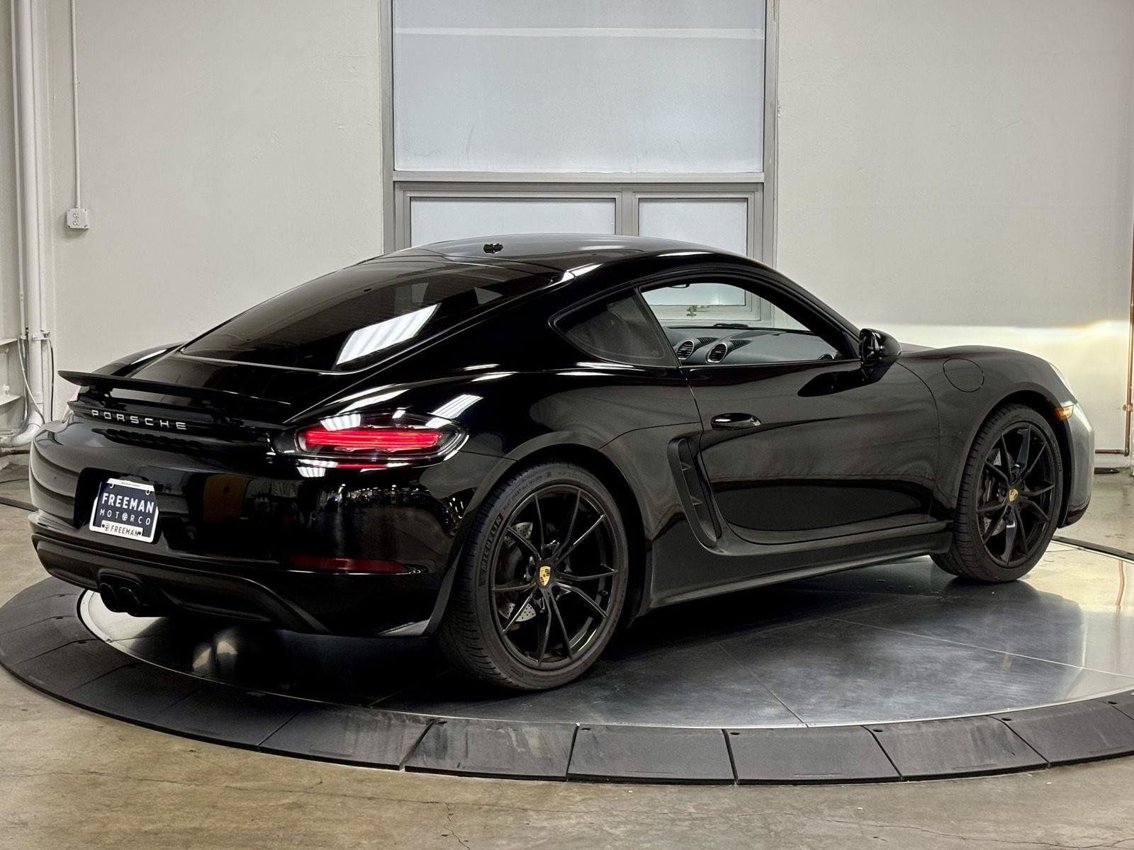 Used 2017 Porsche 718 Cayman RWD image 9