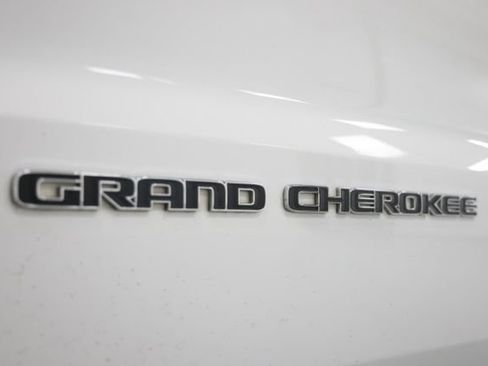 Used 2018 Jeep Grand Cherokee Summit AWD/4WD image 9